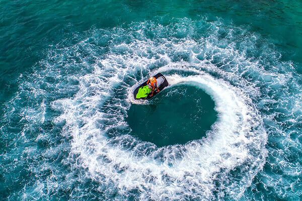 Am nevoie de permis pentru skijet?